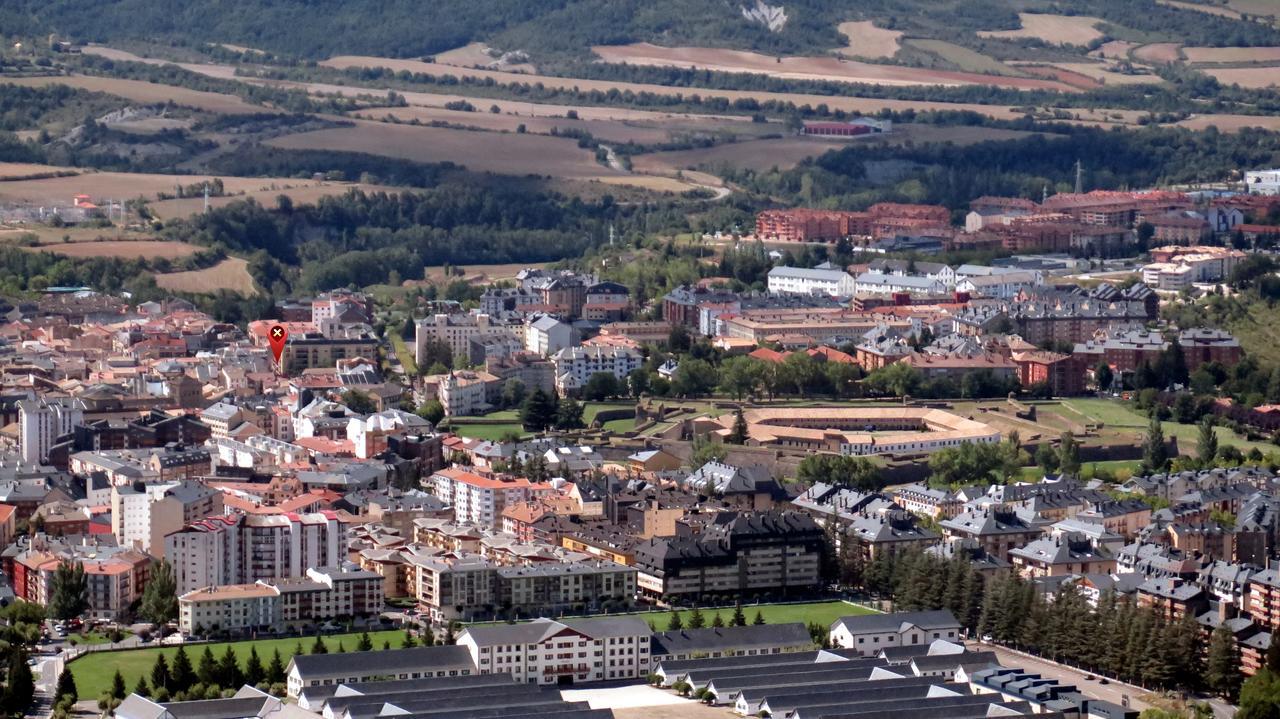 Jaca Centrum Buitenkant foto